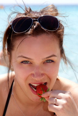 N.6782
Yulia
43 anni
163 cm
Dnepropetrovsk