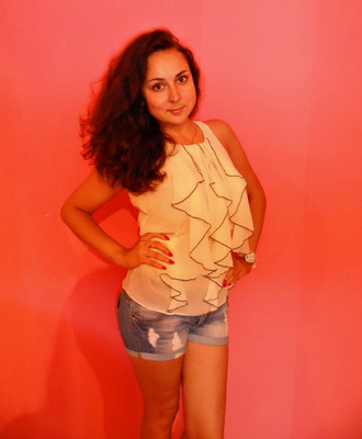N.6929
Yulia
34 anni
167 cm
Kiev