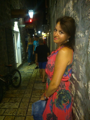N.7165
Yulia
44 anni
173 cm
Donetsk