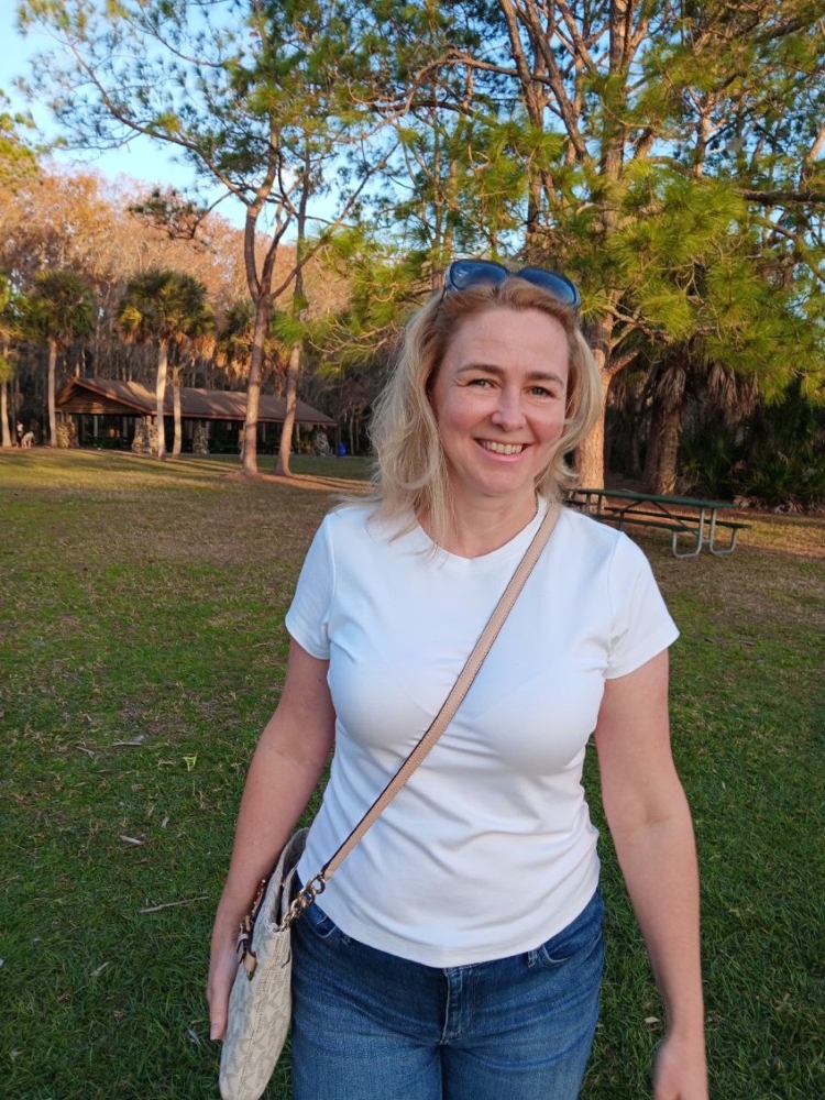 N.7605
Svetlana
54 anni
170 cm
Kiev