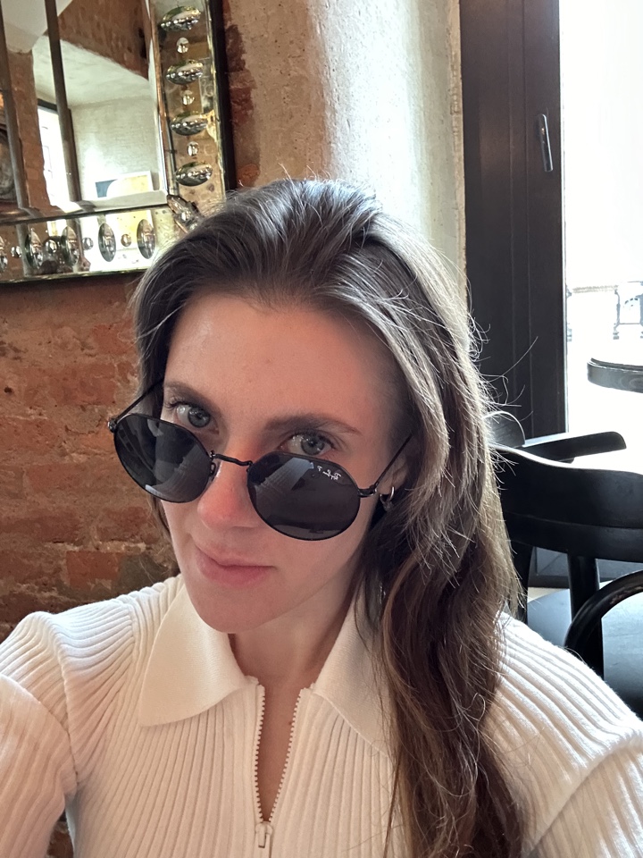 N.7788
Ksenia
32 anni
165 cm
Saint Petersburg