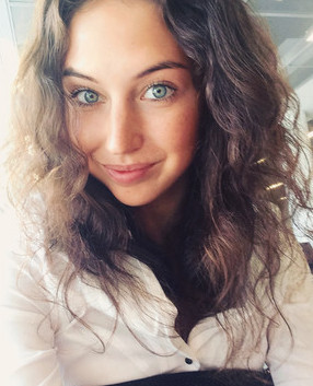 N.7837
Viktoria
34 anni
166 cm
Saint Petersburg