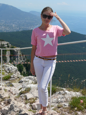 N.8015
Viktoria
27 anni
170 cm
Cheboksary