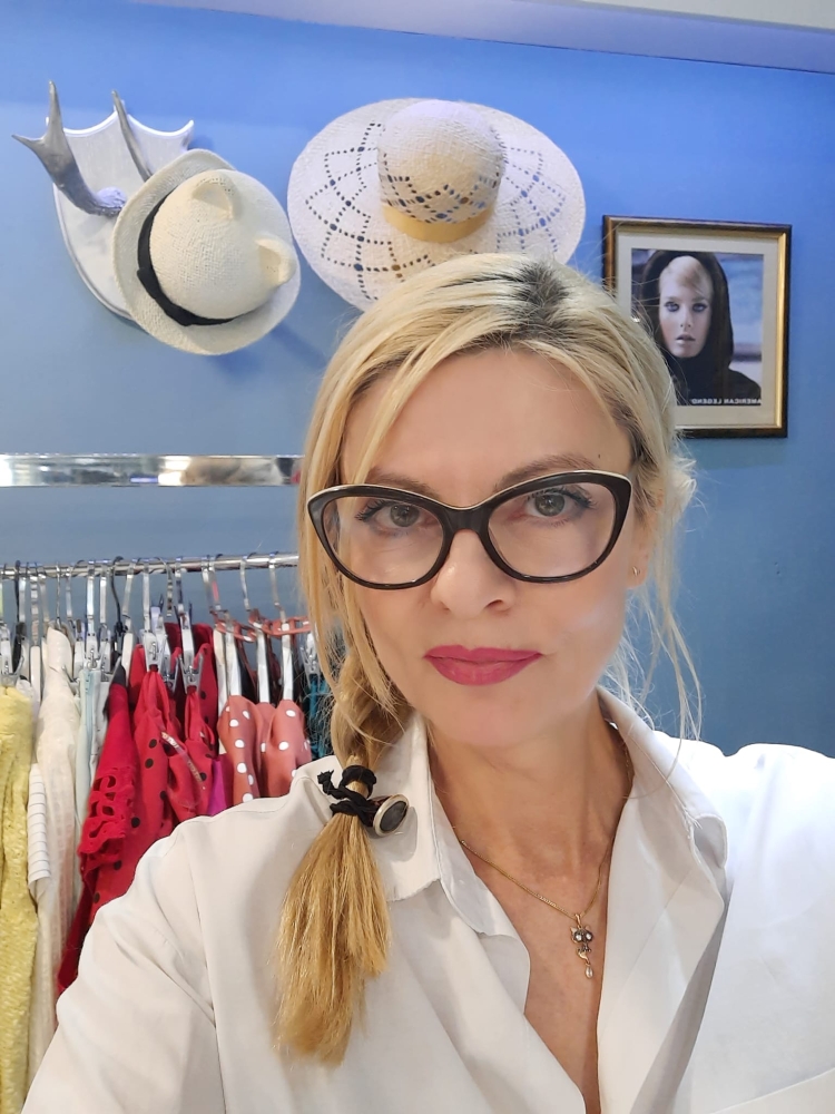 N.8465
Svetlana
54 anni
175 cm
Minsk