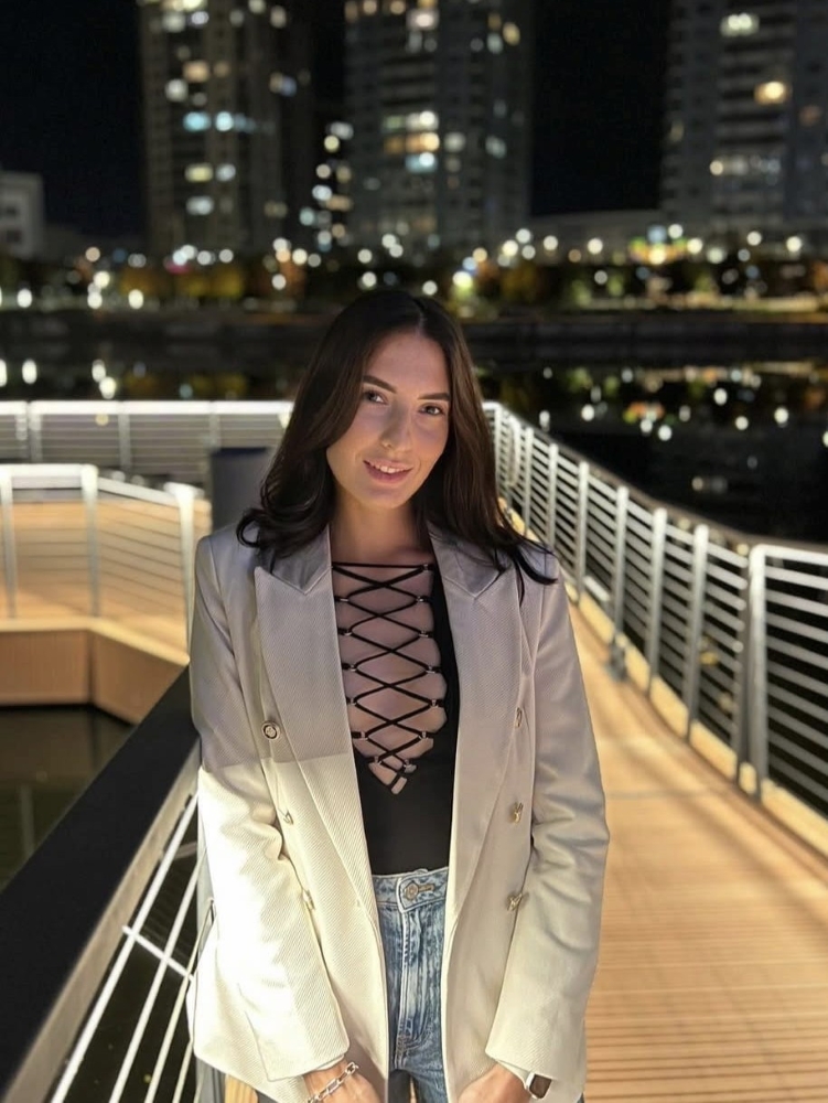 N.8983
Angelika
31 anni
170 cm
Kiev