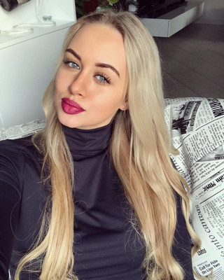 N.9024
Zoya
35 anni
170 cm
Donetsk