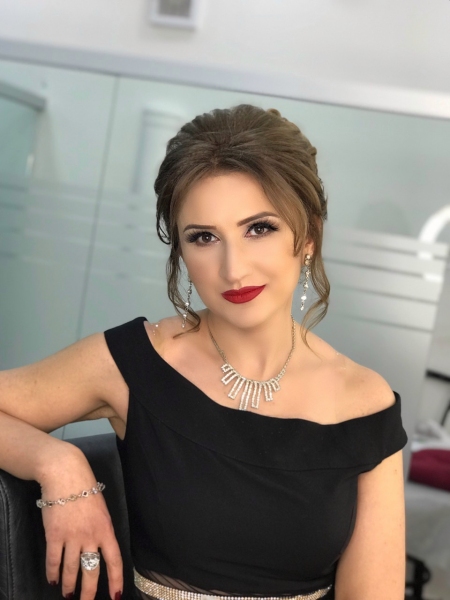 N.9048
Susanna
46 anni
173 cm
Erevan