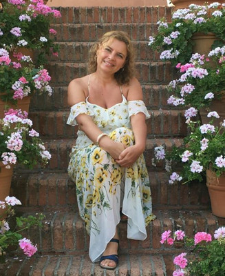 N.9132
Laura
55 anni
160 cm
Almeria