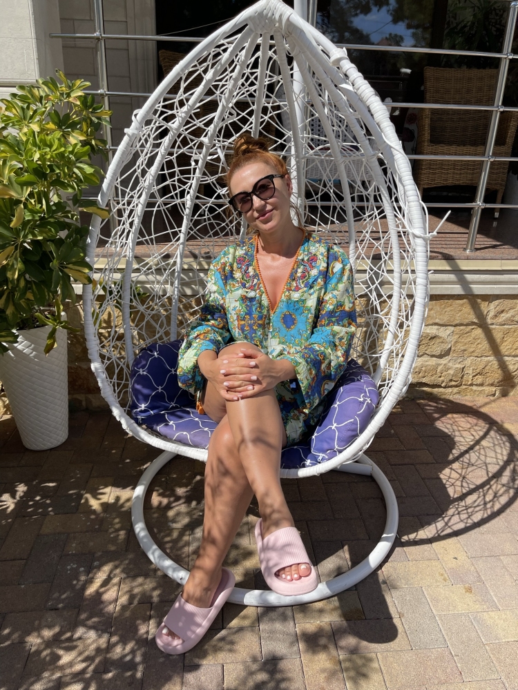 N.9176
Svetlana
46 anni
160 cm
Krasnodar