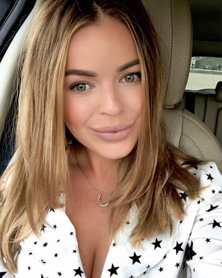 N.9300
Mila
37 anni
167 cm
Moscow
