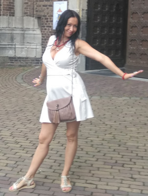 N.9383
Guzel
46 anni
168 cm
Kazan