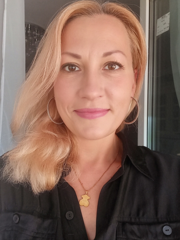N.9458
Elena
44 anni
170 cm
Saint Petersburg