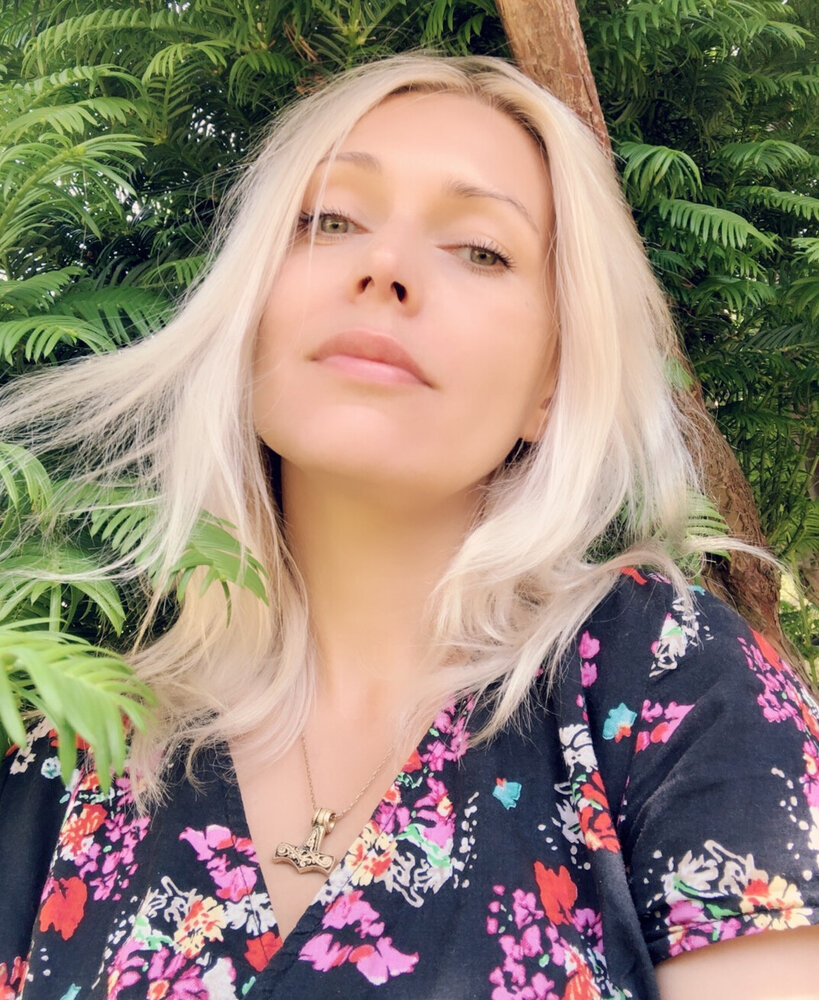 N.9473
Ksenia
48 anni
167 cm
Moulins
