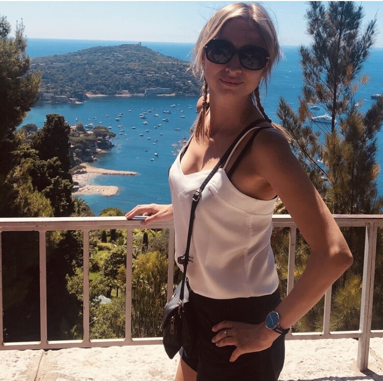 N.9505
Elena
41 anni
164 cm
Barcelona