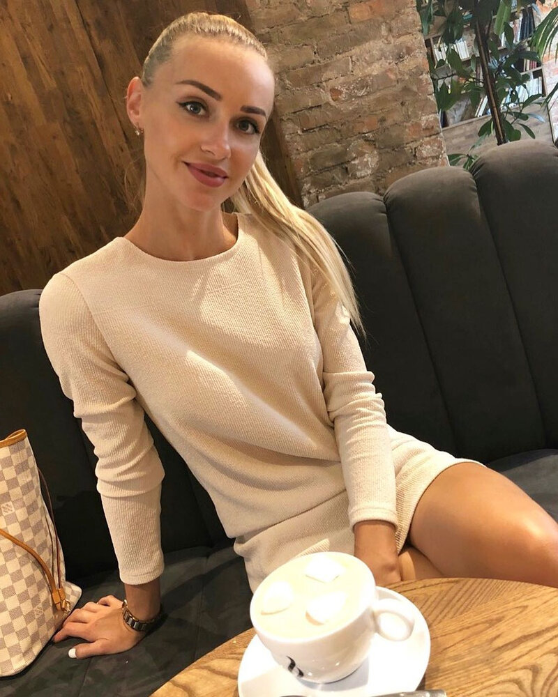 N.9593
Yulia
33 anni
170 cm
Donetsk