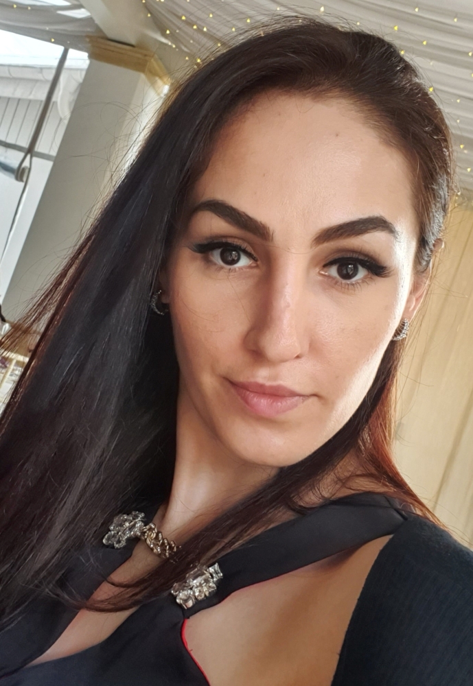 N.9627
Ramilya
40 anni
173 cm
Moscow