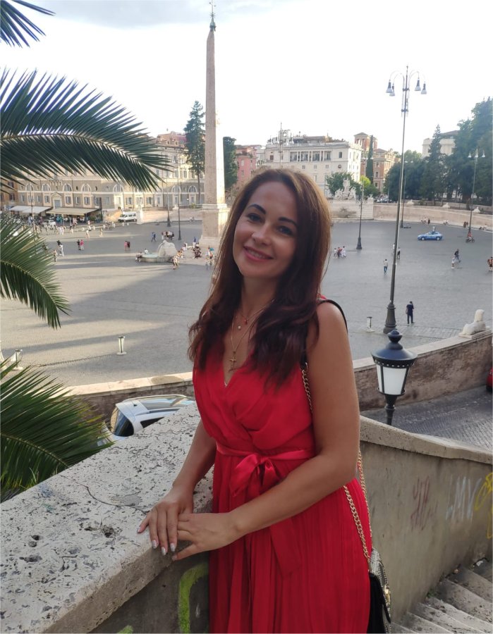 N.9652
Yulia
45 anni
170 cm
Rome