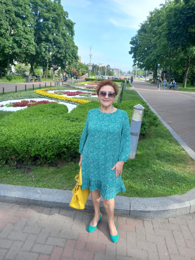 N.9688
Lyudmila
73 anni
160 cm
Kiev