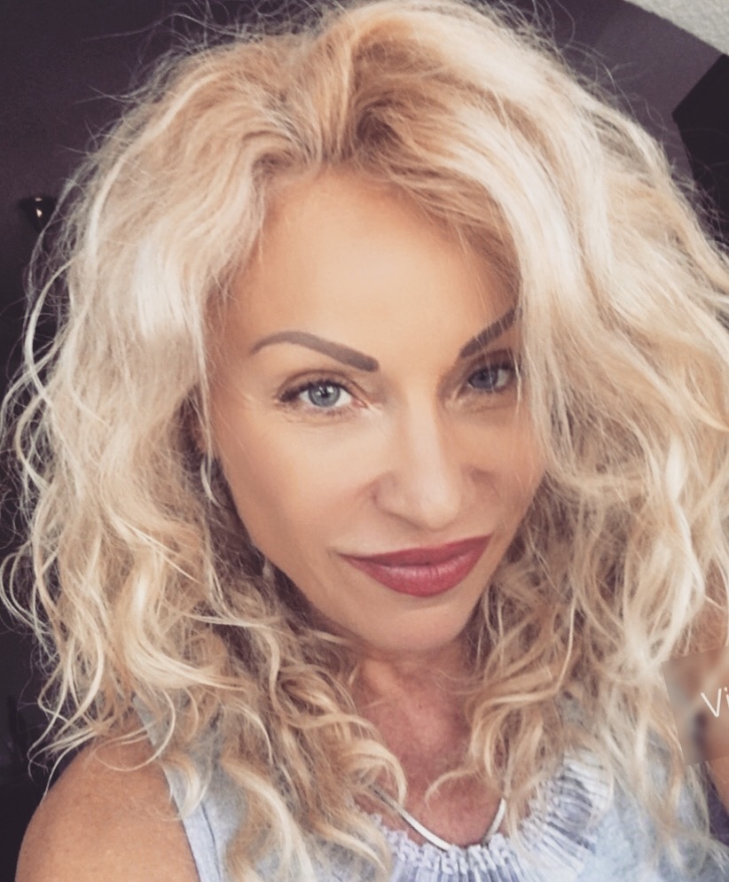 N.9694
Oksana
53 anni
167 cm
Genova