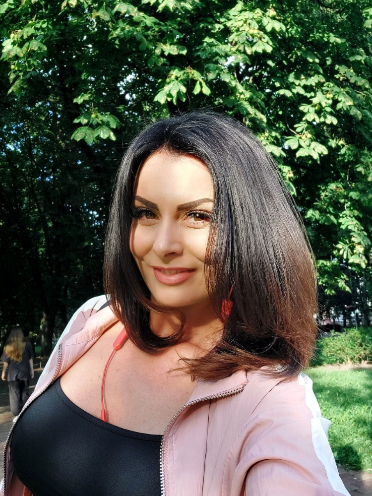 N.9701
Oksana
45 anni
168 cm
Chernigov