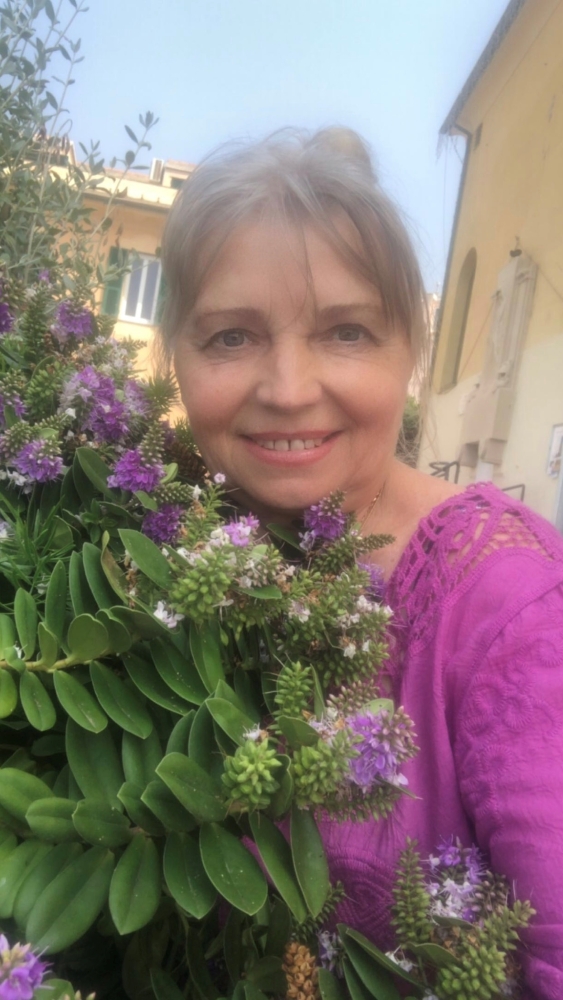 N.9723
Svetlana
63 anni
158 cm
Genova