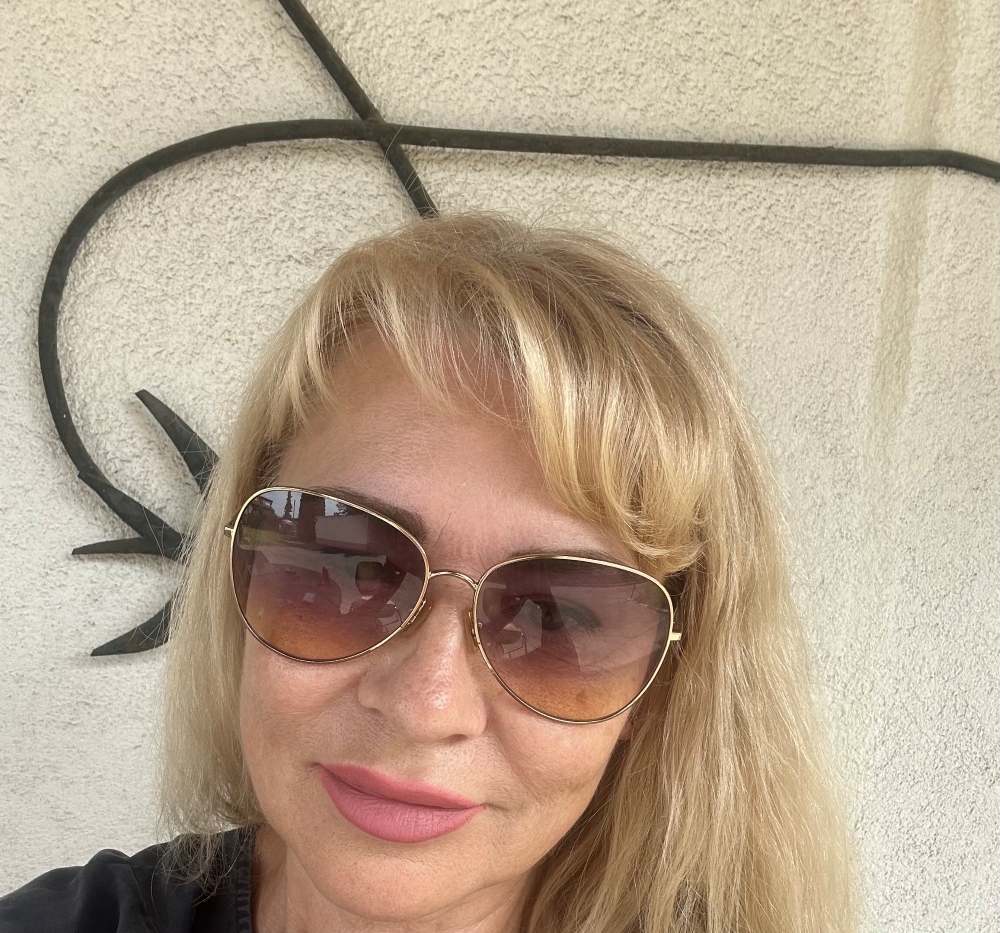 N.9725
Olena
57 anni
164 cm
Genova