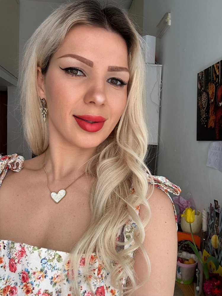 N.9736
Natalia
41 anni
174 cm
Rome